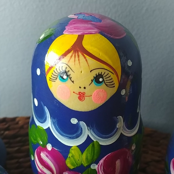Russian nesting Matryoshka wooden dolls - Picture 3 of 8